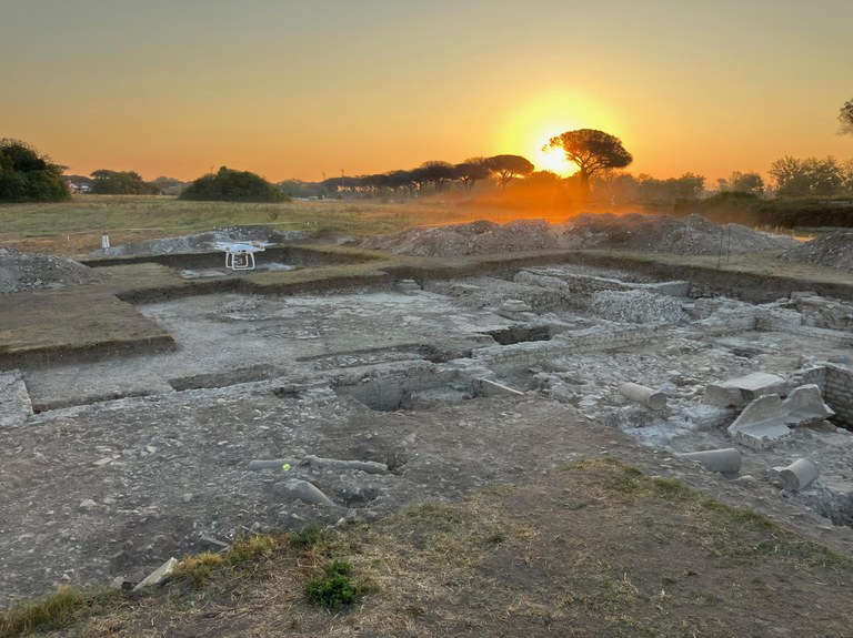 Archäologische Ausgrabung - der konstantinischen Bischofskirche von Ostia/Italien.