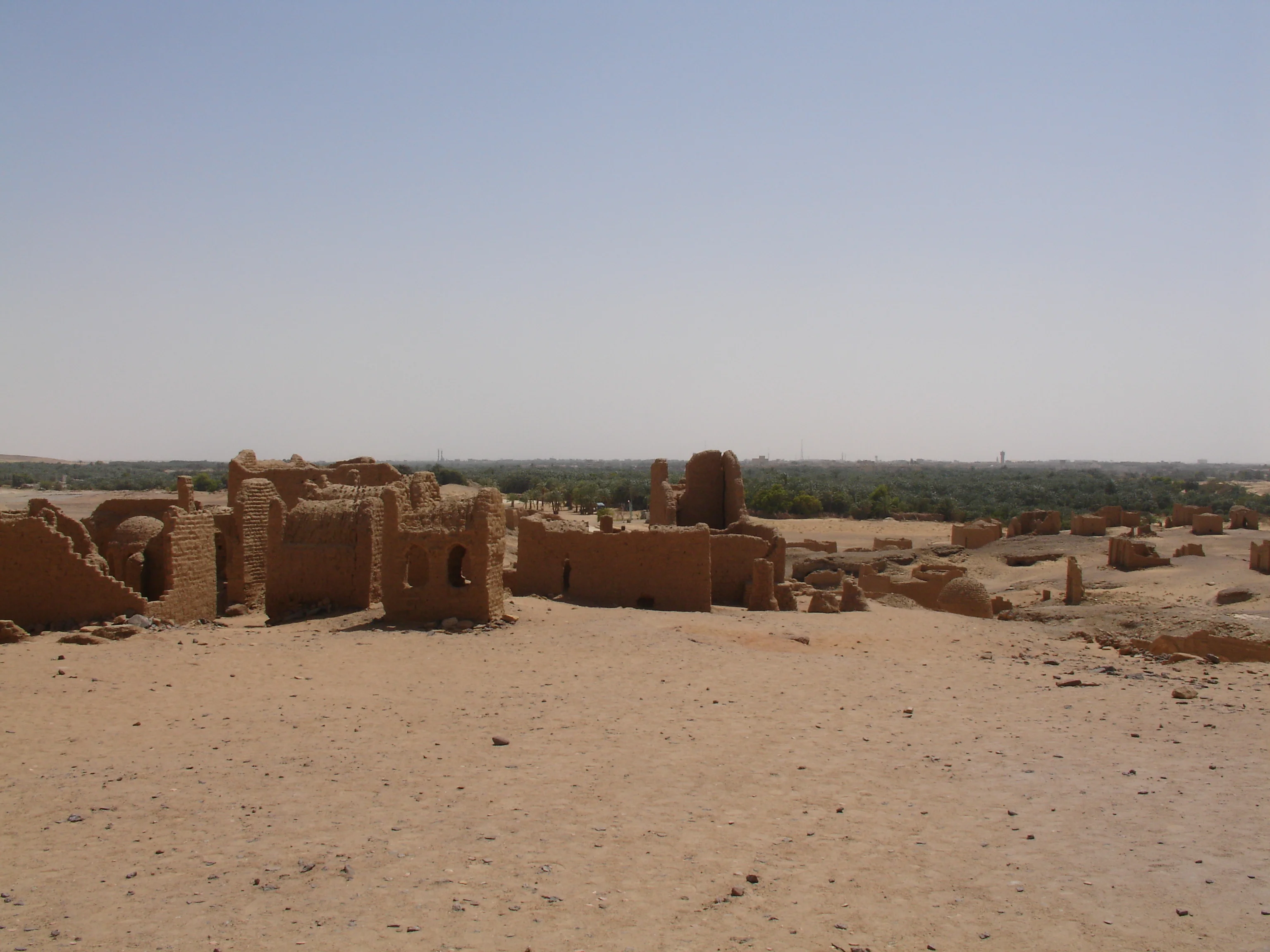 Exkursion Ägypten 2010  El-Bagawat Panorama.JPG