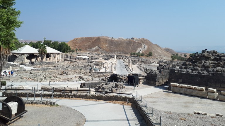 Exkursion Israel 2019 Beth Shean Blick entlang der Palladius Straße.jpg