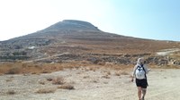 Exkursion Israel 2019 Herodion Landschaft,  Gruppe.jpg