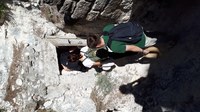 Exkursion Israel Beth Shearim Katakombe 3, Eingang, Gruppe.jpg