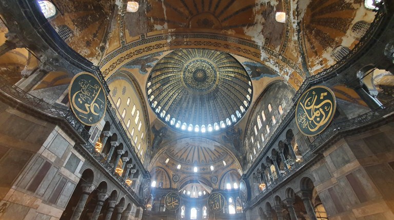 Hagia Sophia innen.jpeg