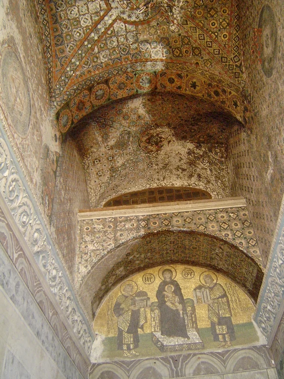 Blick ins Vestibül mit Stuckfries, Hagia Sophia, Istanbul