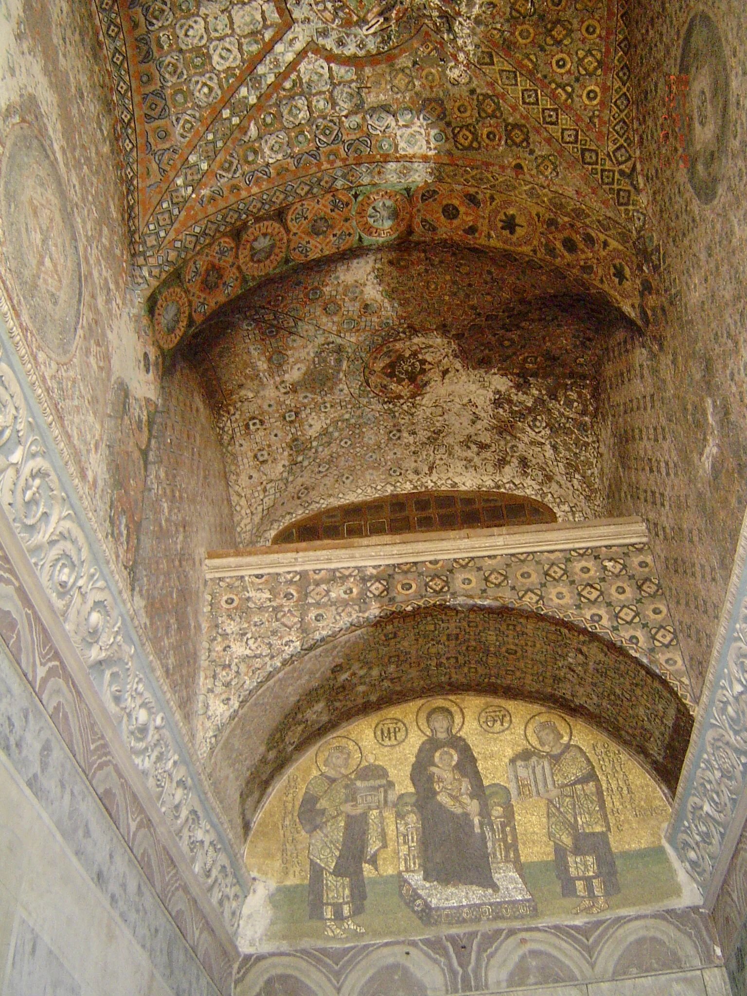 Blick ins Vestibül mit Stuckfries, Hagia Sophia, Istanbul