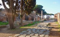 Ostia__Antica_Straße.jpeg