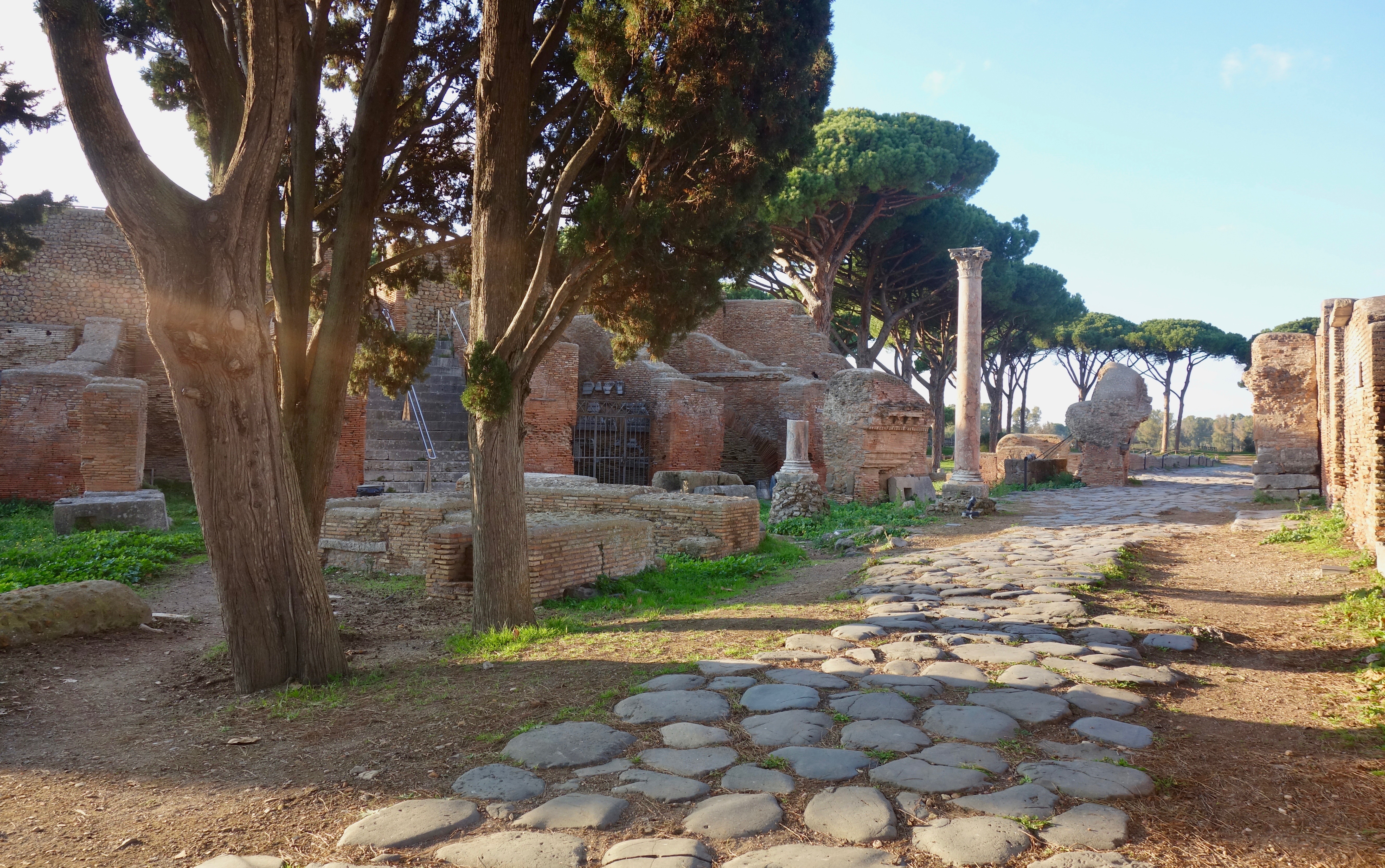 Ostia__Antica_Straße.jpeg