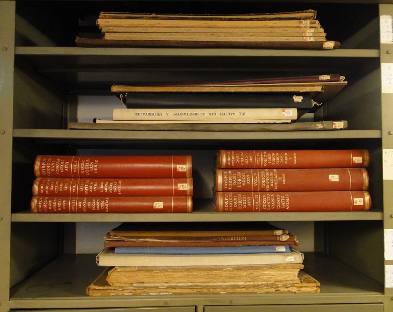 Bibliothek_Metallschrank_Breit.jpg