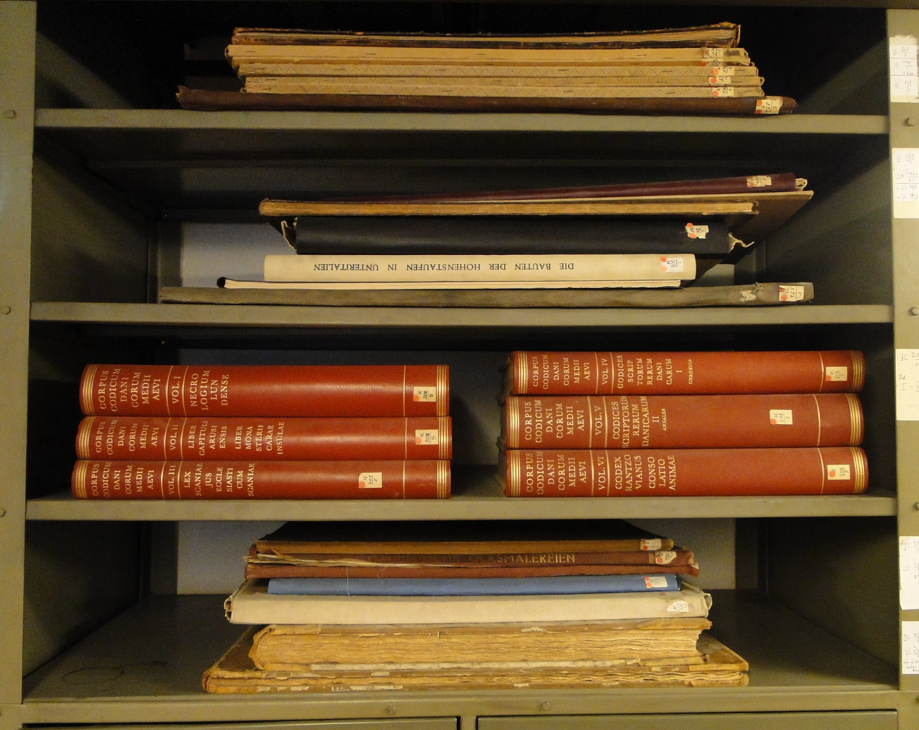 Bibliothek_Metallschrank_Breit.jpg