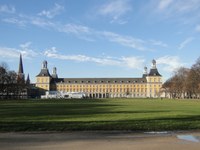Hofgarten_Schloss_1.JPG