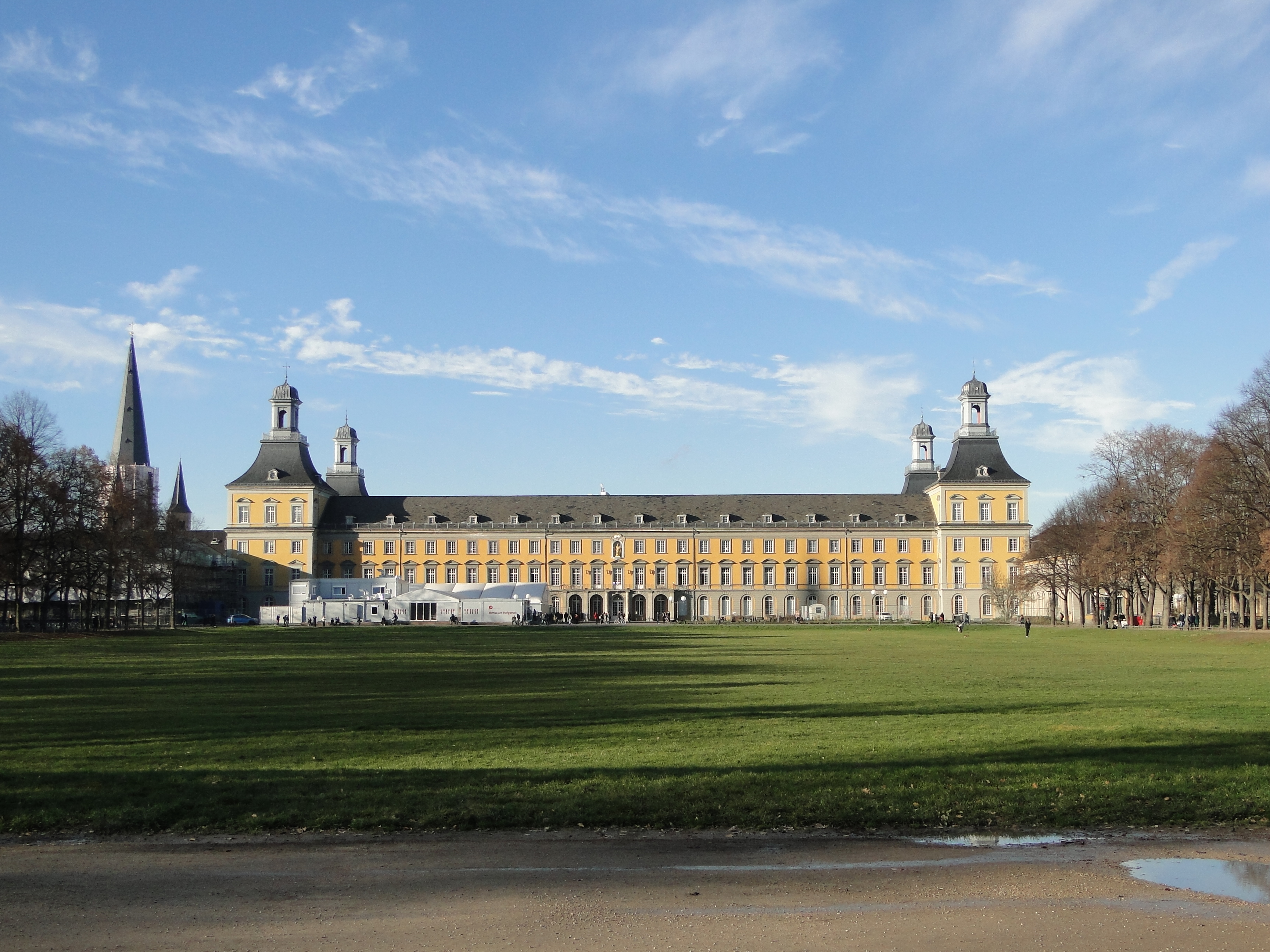 Hofgarten_Schloss_1.JPG