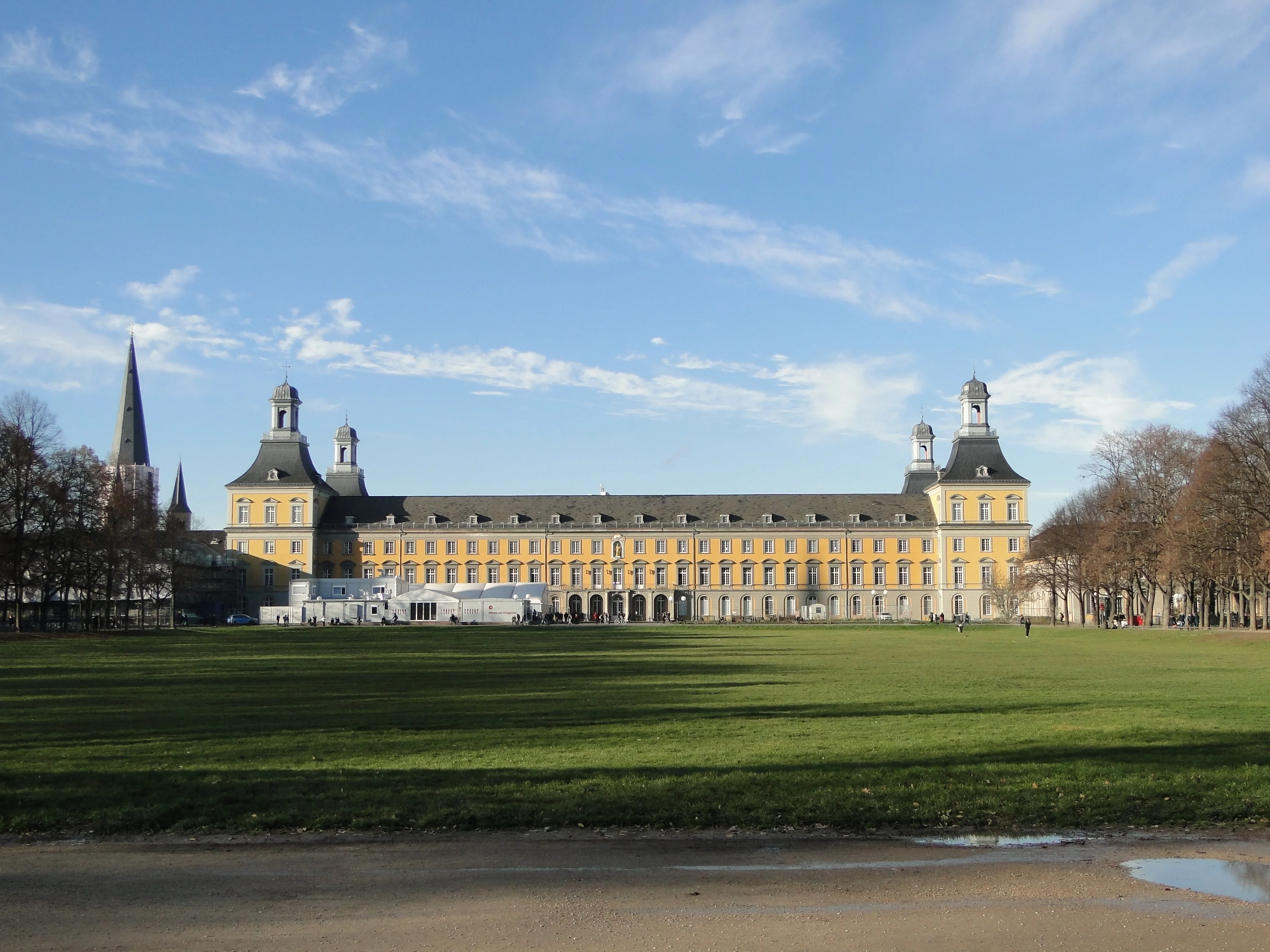 Hofgarten_Schloss_1.JPG