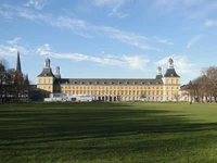 Hofgarten_Schloss_2.JPG