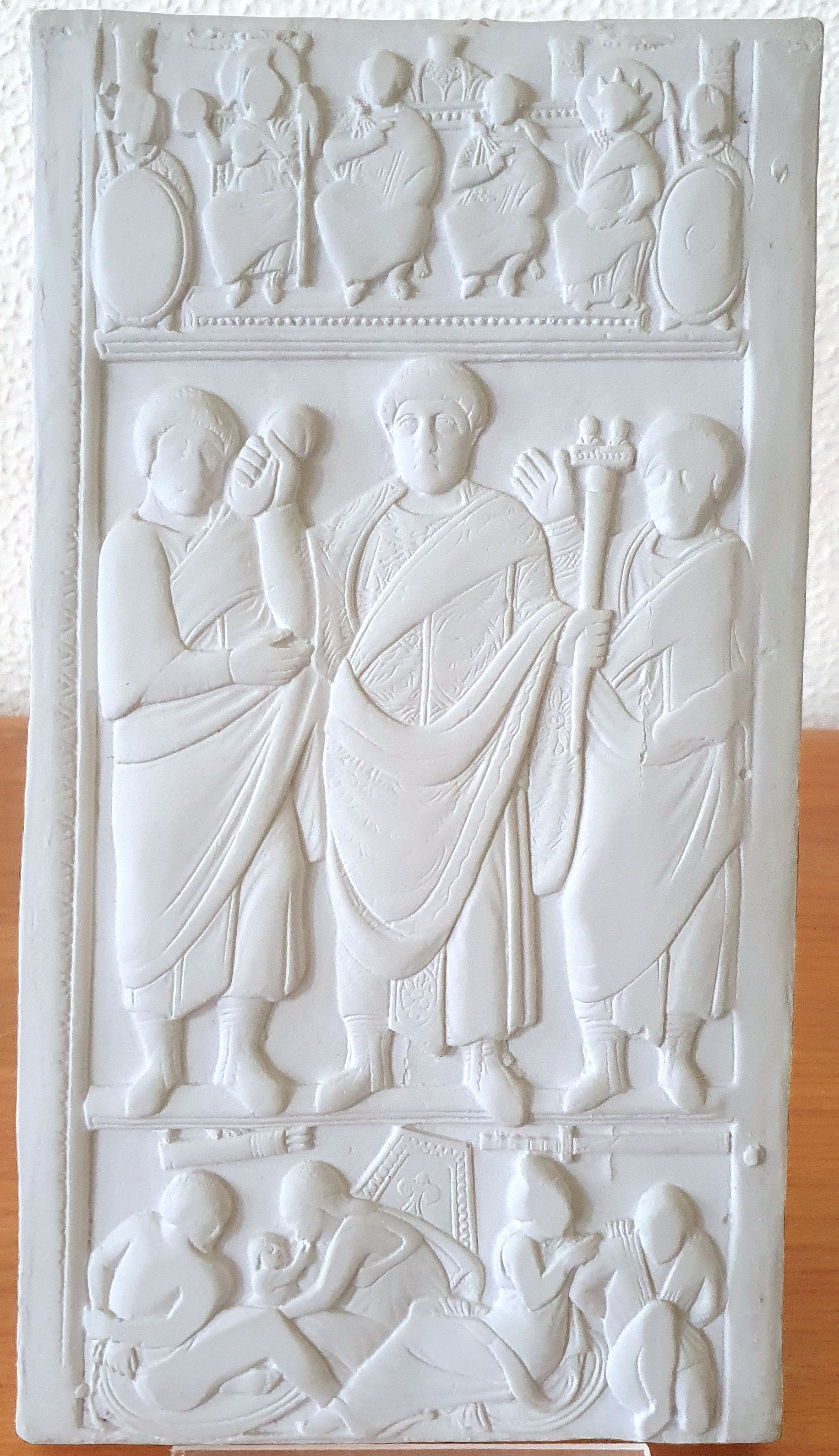 Flavius Constantius Konsulardiptychon3_Zugeschnitten.jpg