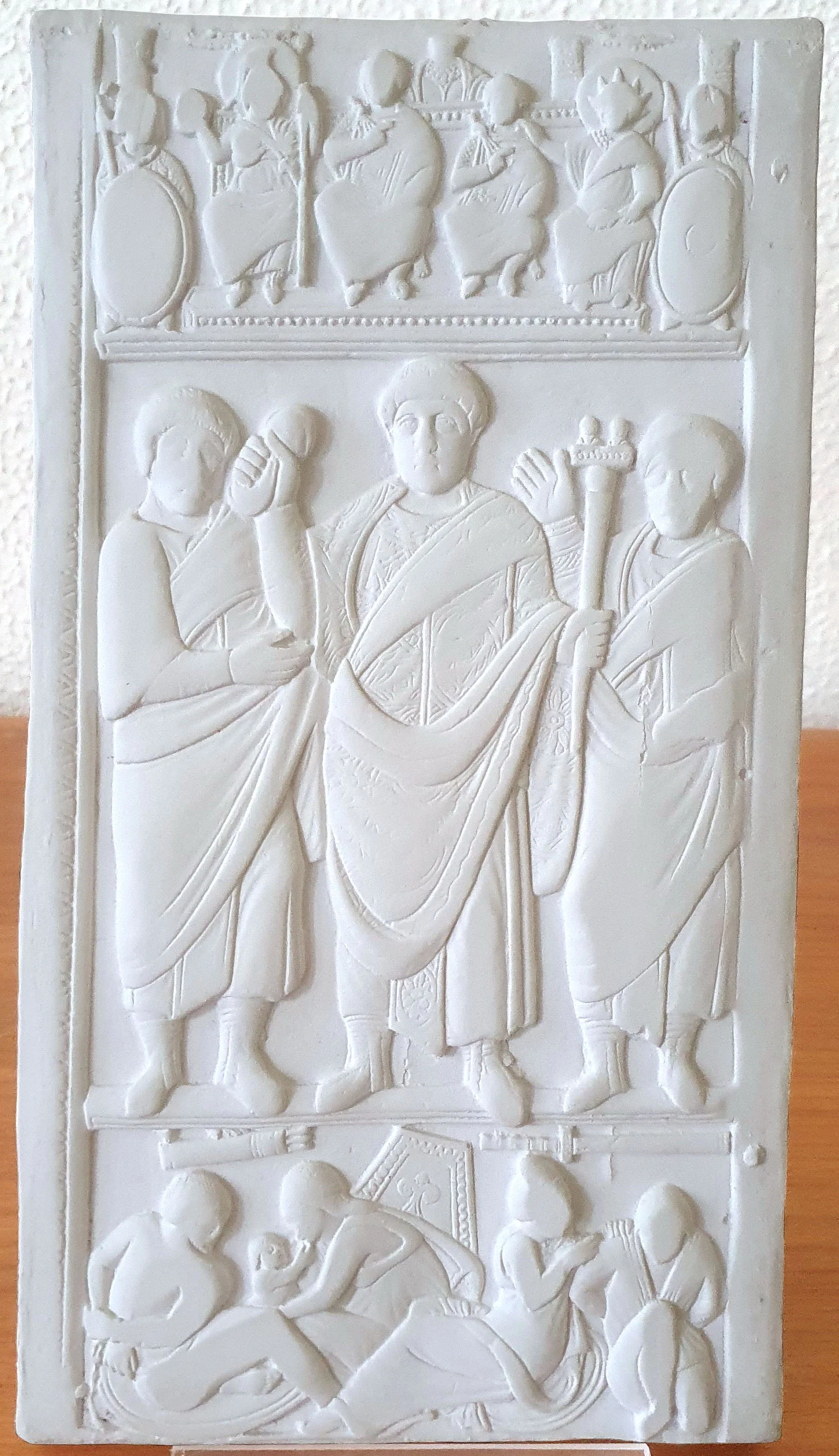 Flavius Constantius Konsulardiptychon3_Zugeschnitten.jpg