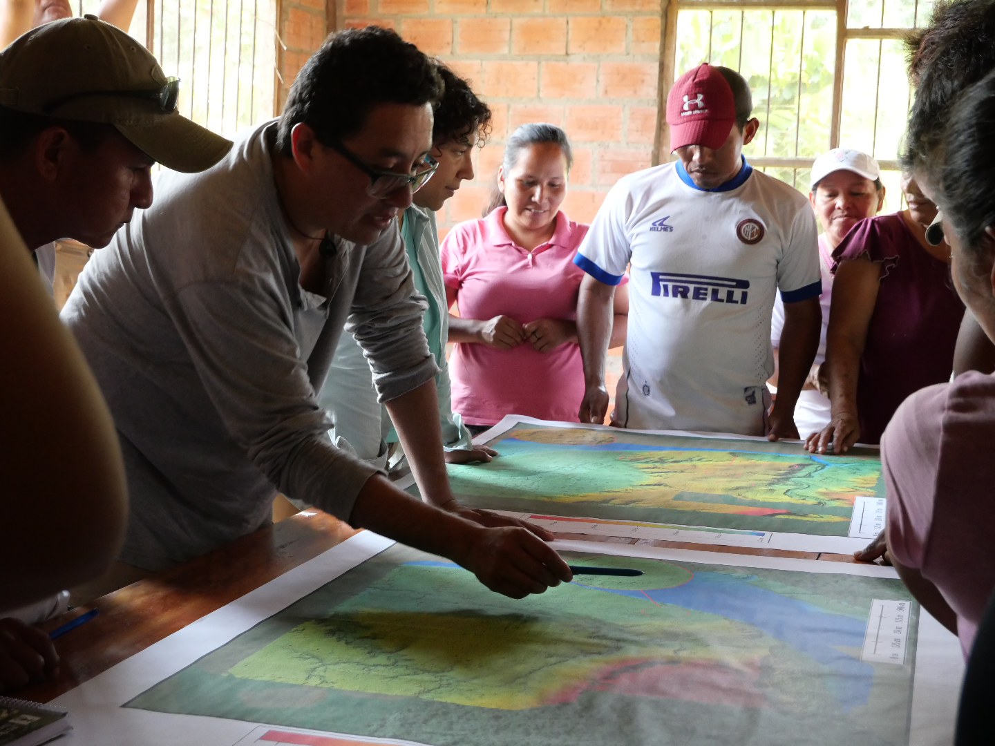 Reunión en la comunidad de San Miguel del Bala para determinar los sitios arqueológicos a excavar