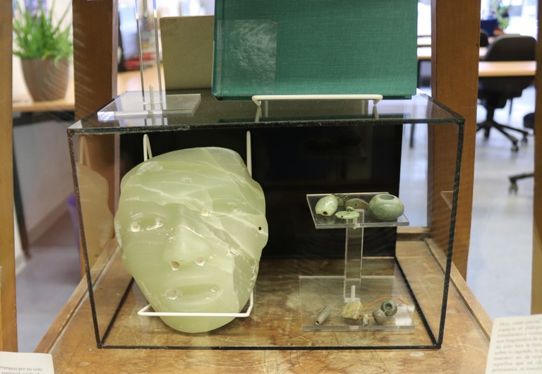 Jade Ausstellung 2.jpg