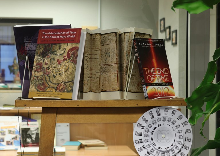 Maya Kalender Ausstellung 2.jpg
