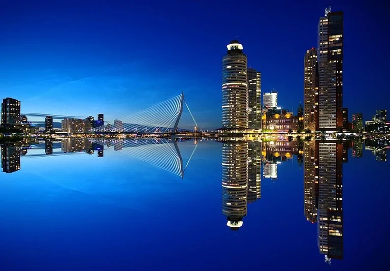 rotterdam-skyline-architecture-netherlands_piqsels.jpg