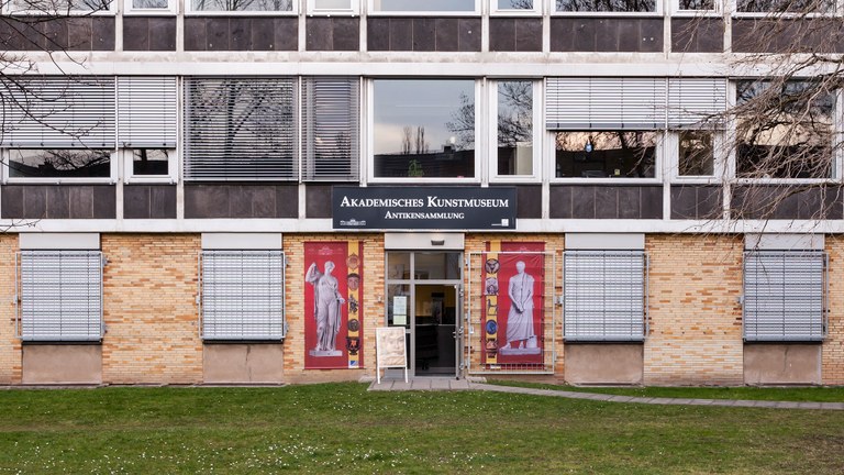 Akademisches Kunstmuseum Römerstraße Eingang