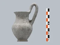 Cerveteri Attingitoio aus grauem Bucchero aus Grab 645.jpg