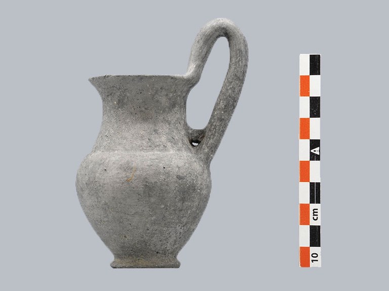 Cerveteri Attingitoio aus grauem Bucchero aus Grab 645.jpg