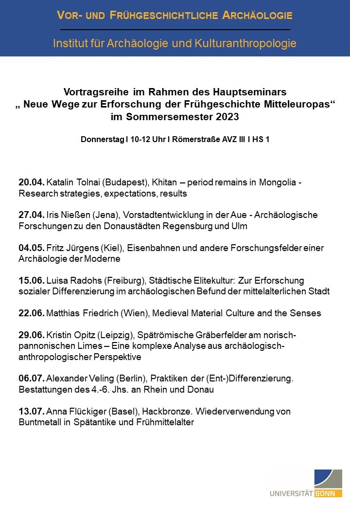 Eine Wissenschaftlerin und ein Wissenschaftler arbeiten hinter einer Glasfassade und mischen Chemikalien mit Großgeräten.