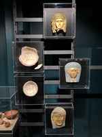 Die Bonner Totenmasken und bemalte Schalen (Frank Förster)