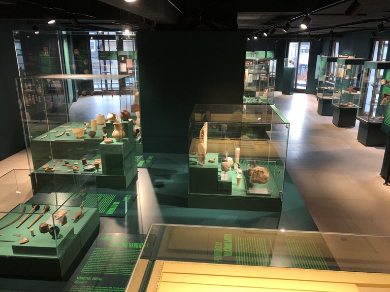 Abb. 12 Blick in den Museumsraum vom Eingang aus (Foto F. Förster)